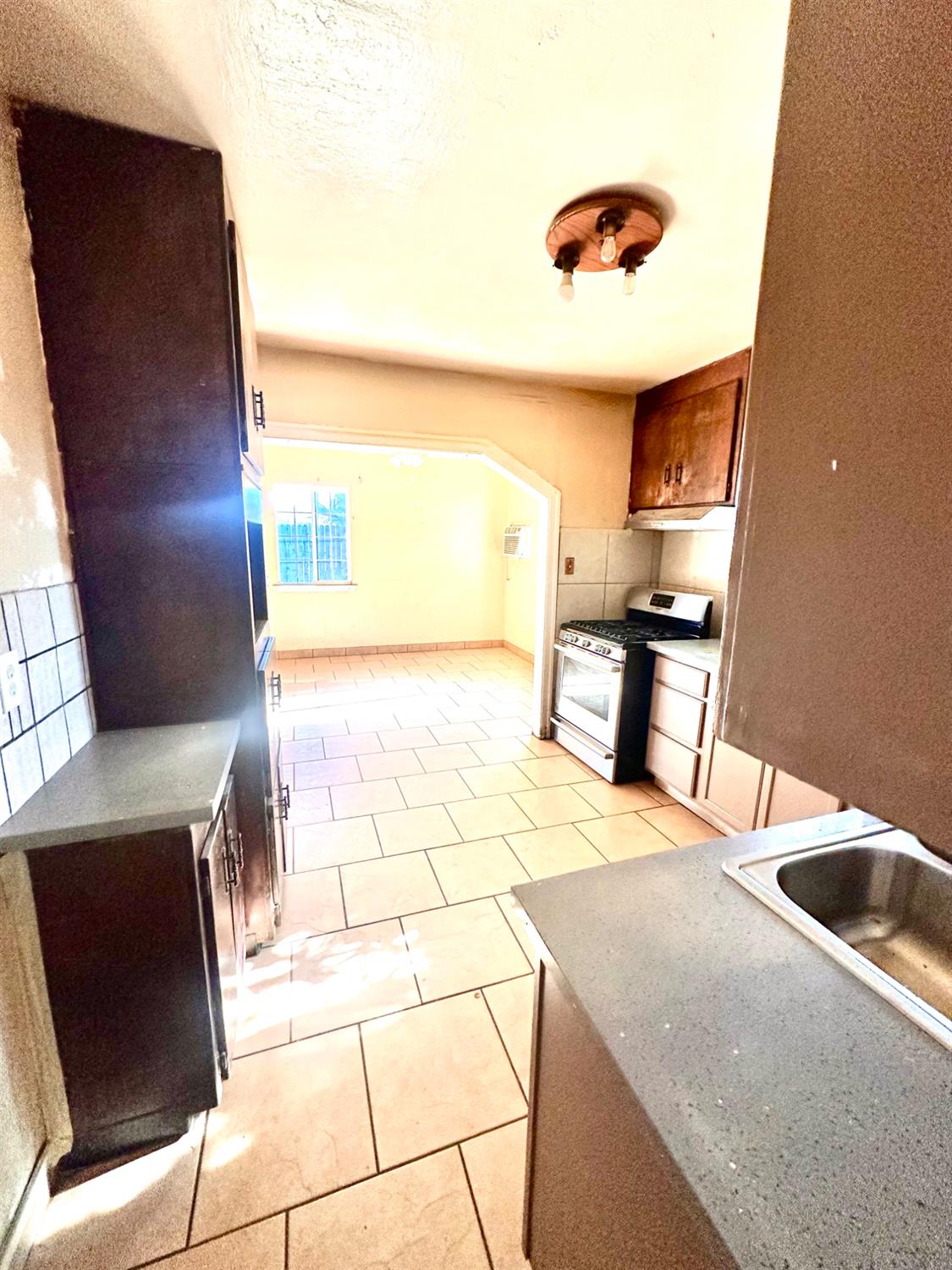 1924 Kenneth St, Modesto, CA 95351