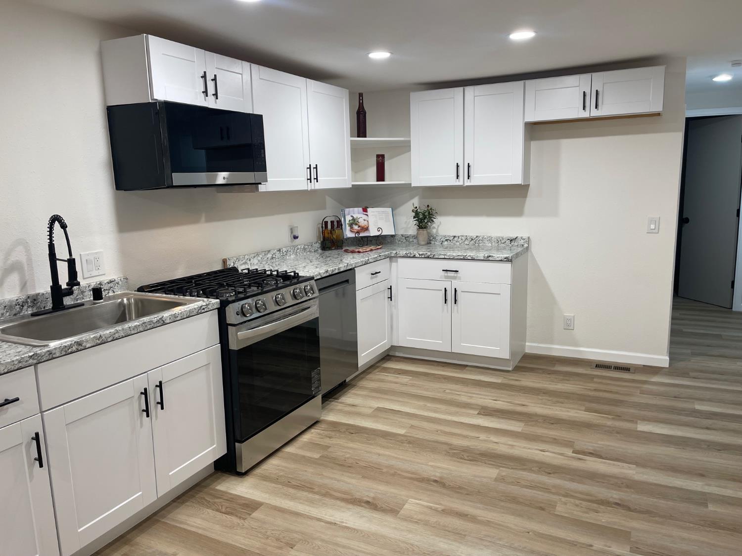900 Old Stockton Rd #127, Oakdale, CA 95361