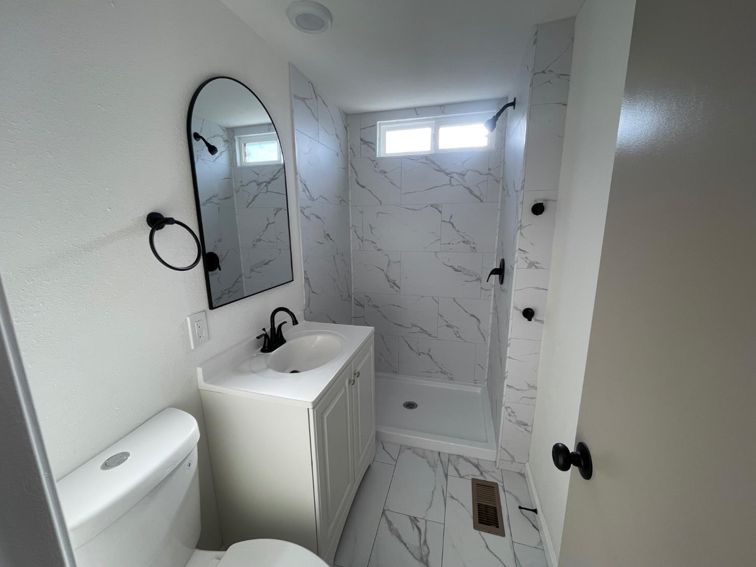 900 Old Stockton Rd #127, Oakdale, CA 95361