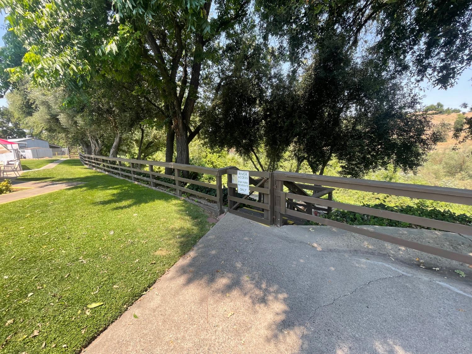 900 Old Stockton Rd #127, Oakdale, CA 95361