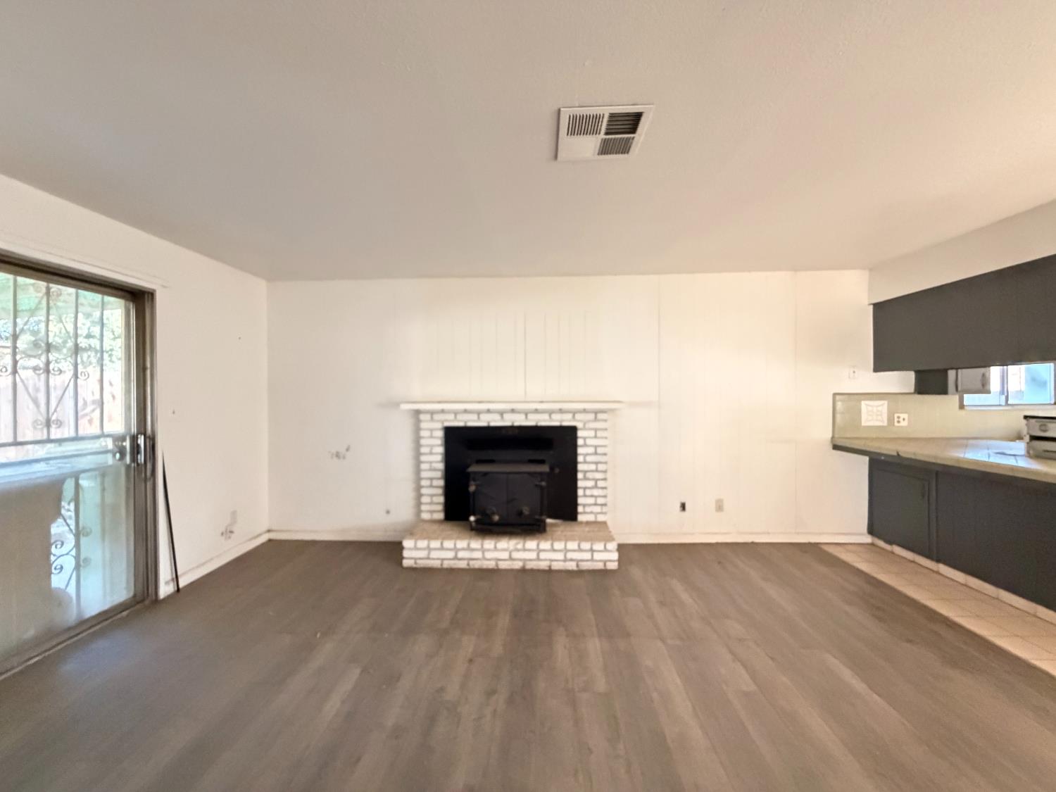 370 N Lindale St, Porterville, CA 93257