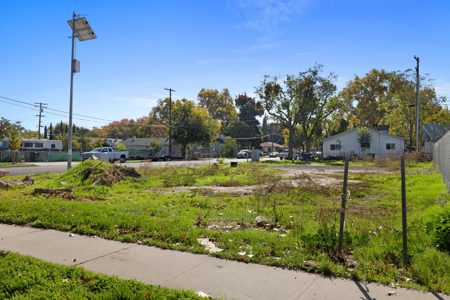 303 California Ave, Modesto, CA 95351