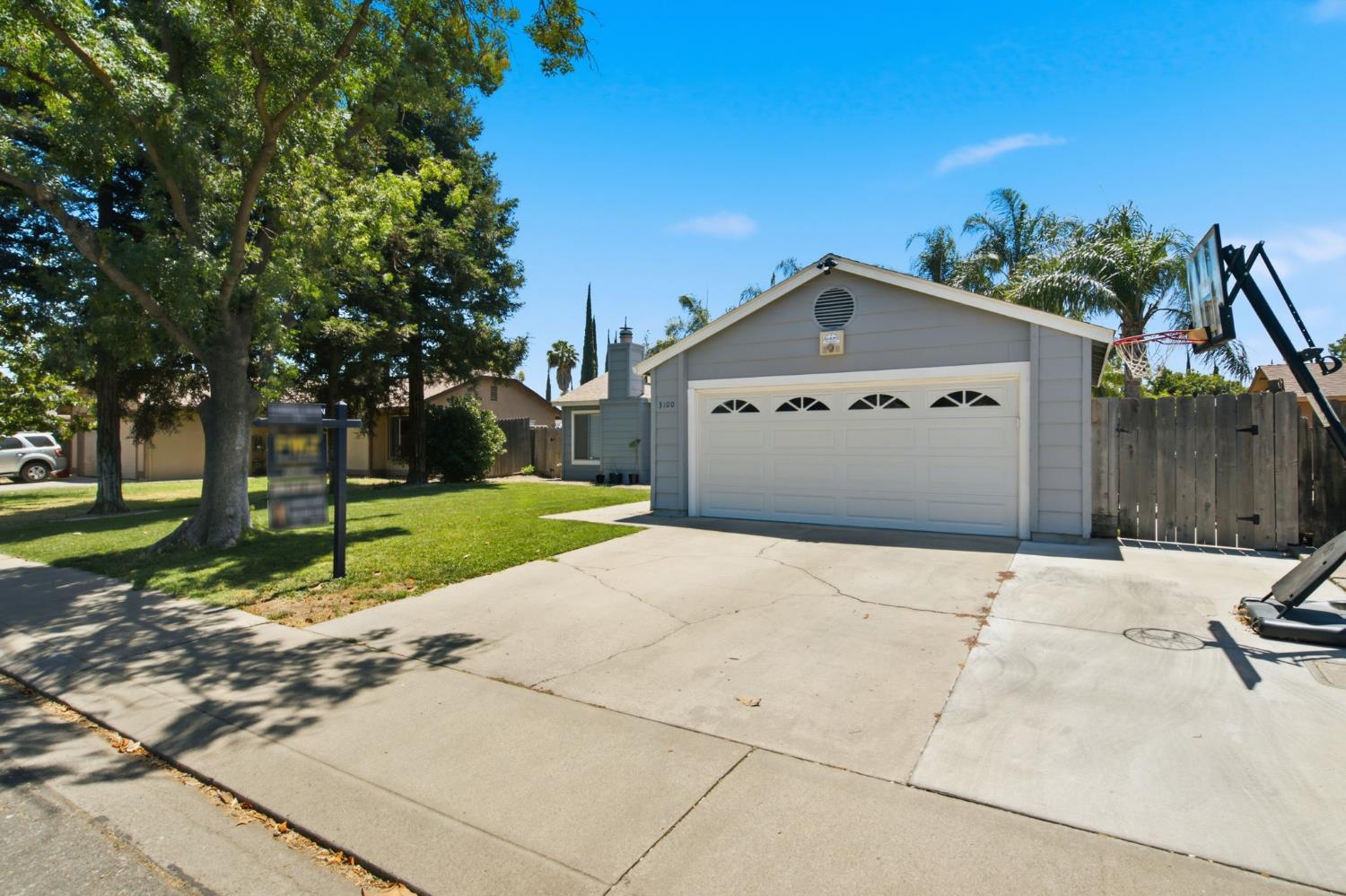 3100 Kounias Dr, Modesto, CA 95354