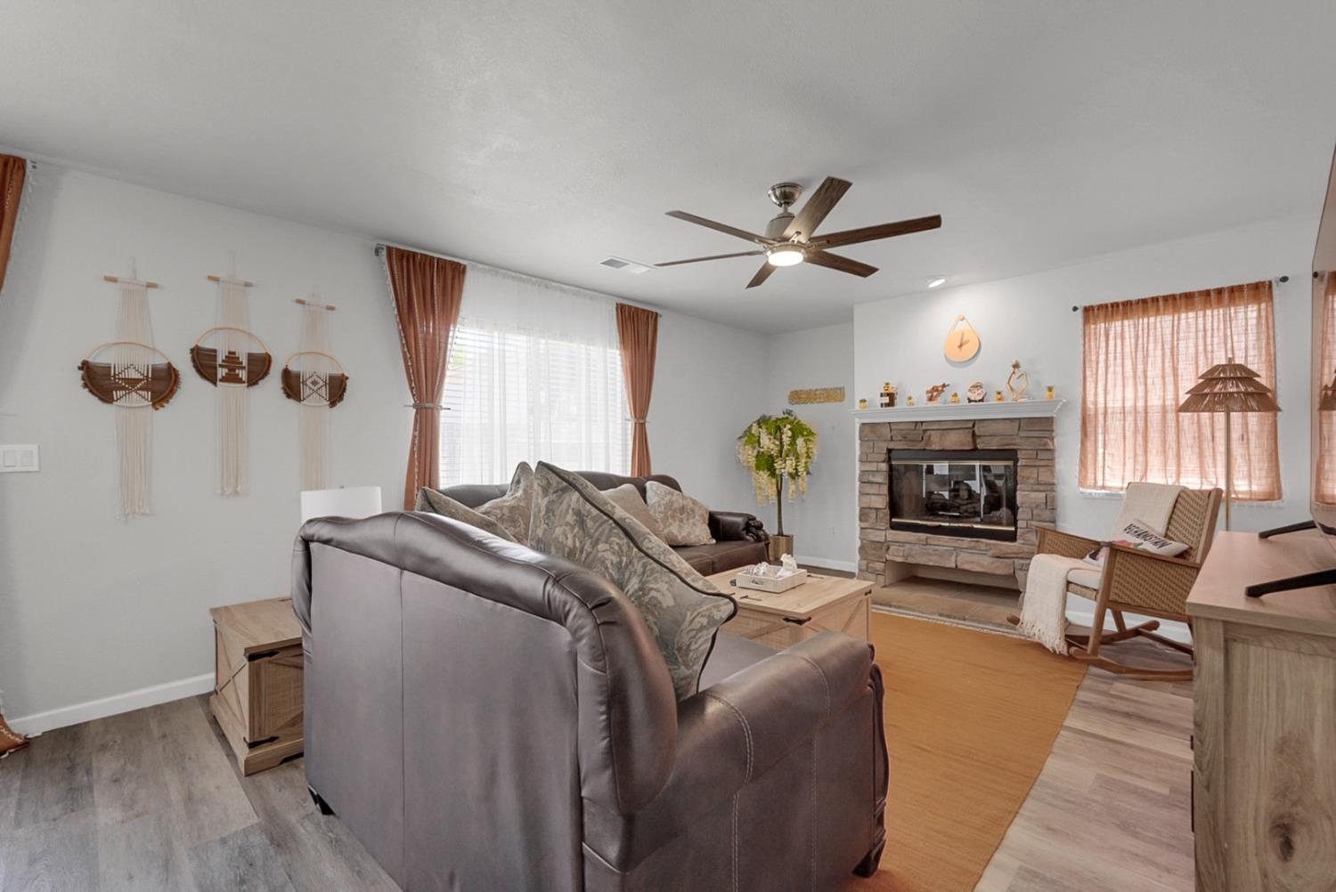 5932 Huntley Ct, Riverbank, CA 95367
