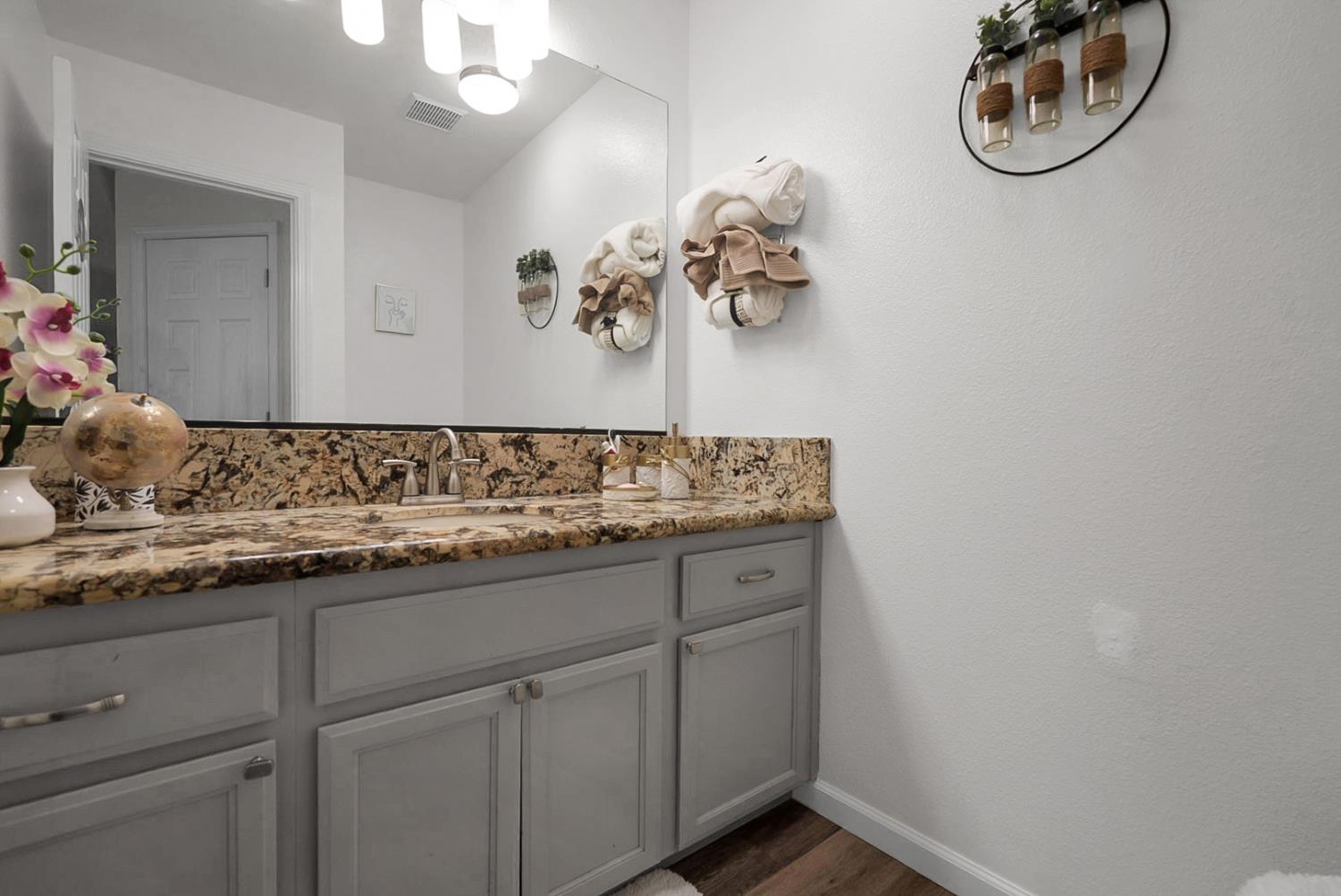 5932 Huntley Ct, Riverbank, CA 95367