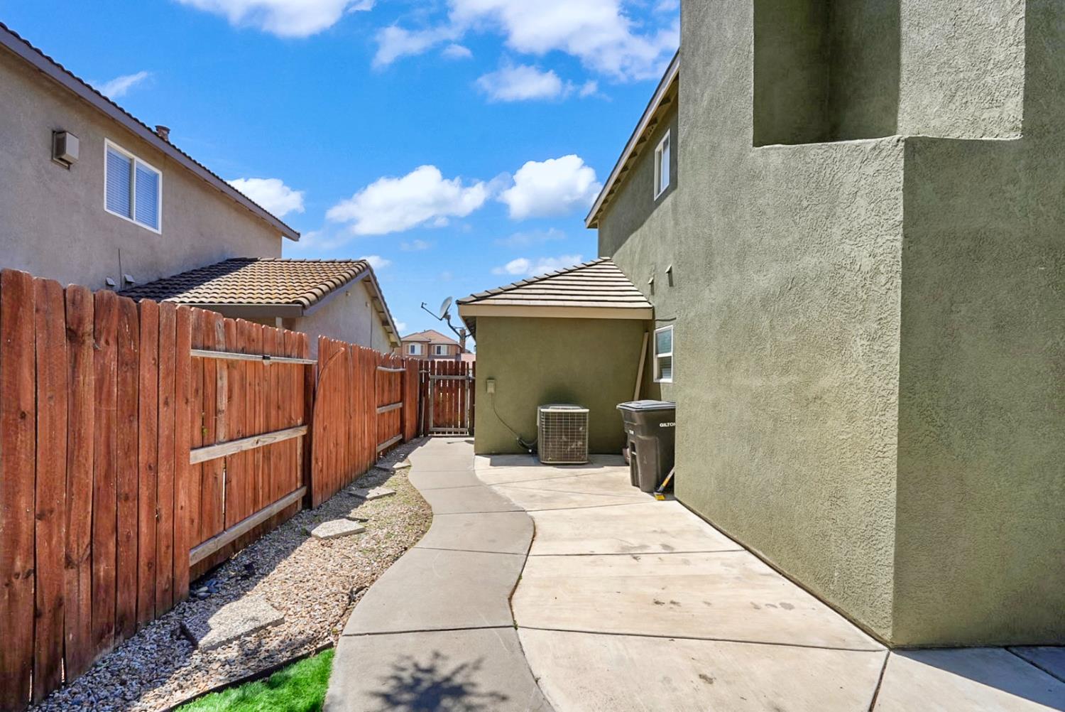 5932 Huntley Ct, Riverbank, CA 95367