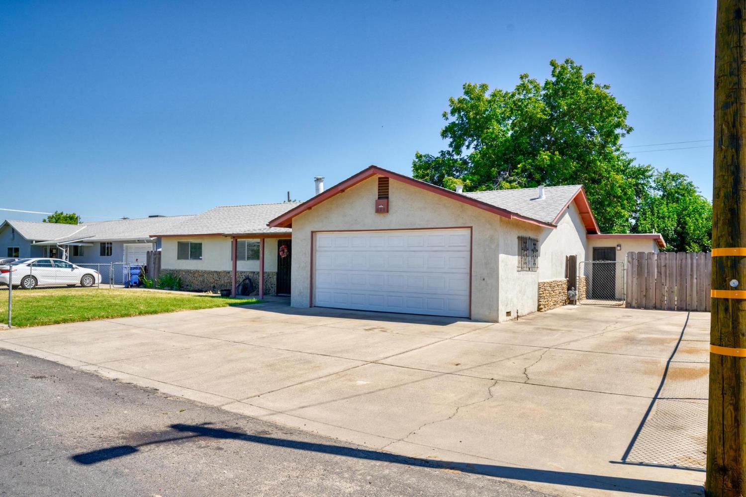 1636 Woodworth Ave, Modesto, CA 95351