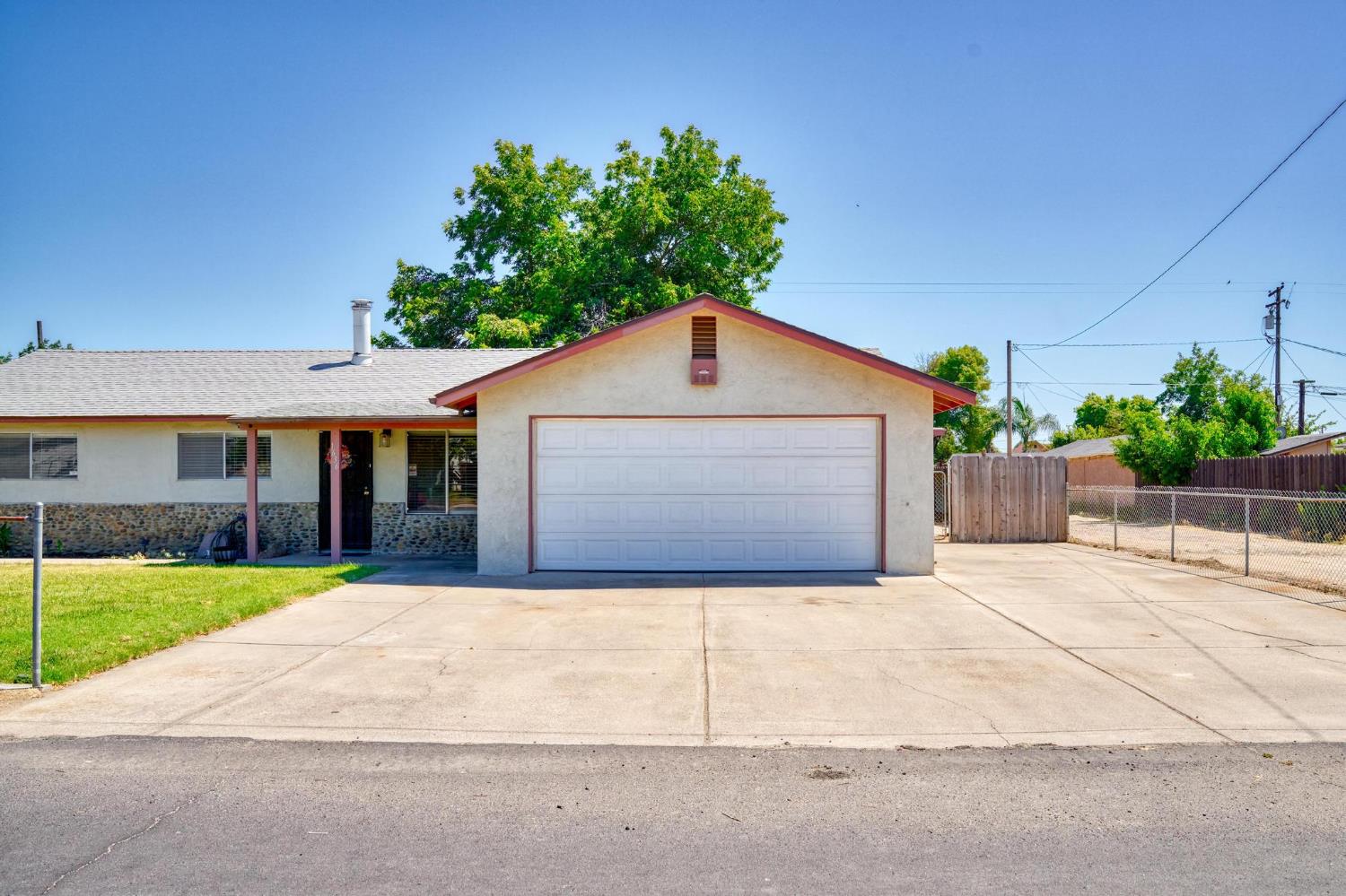 1636 Woodworth Ave, Modesto, CA 95351