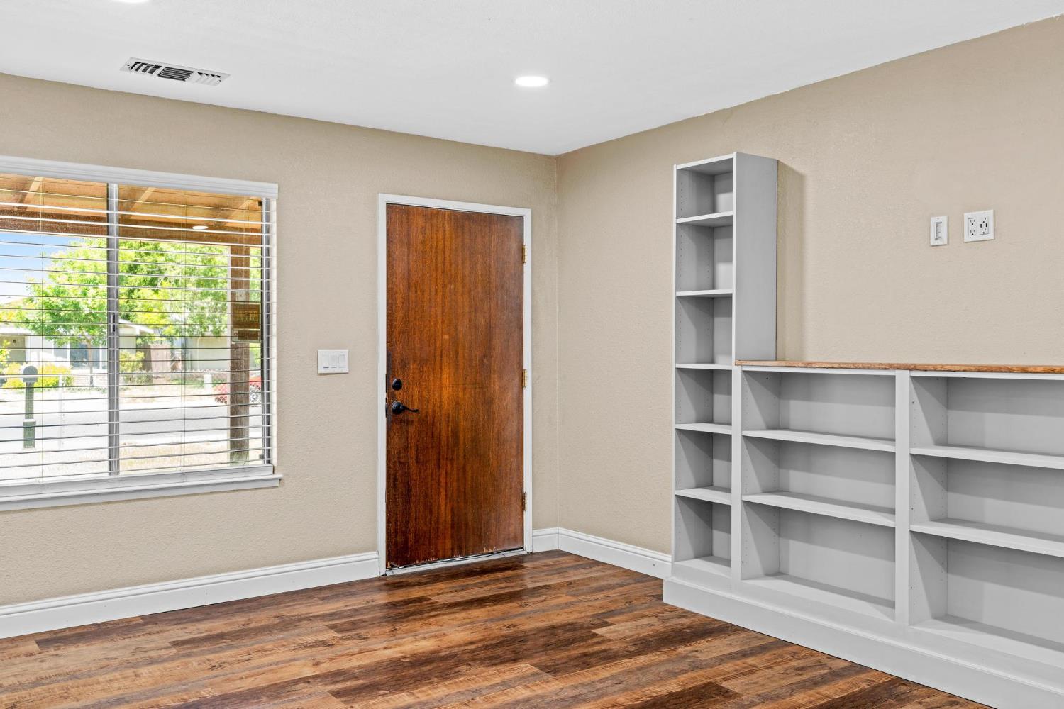 1636 Woodworth Ave, Modesto, CA 95351