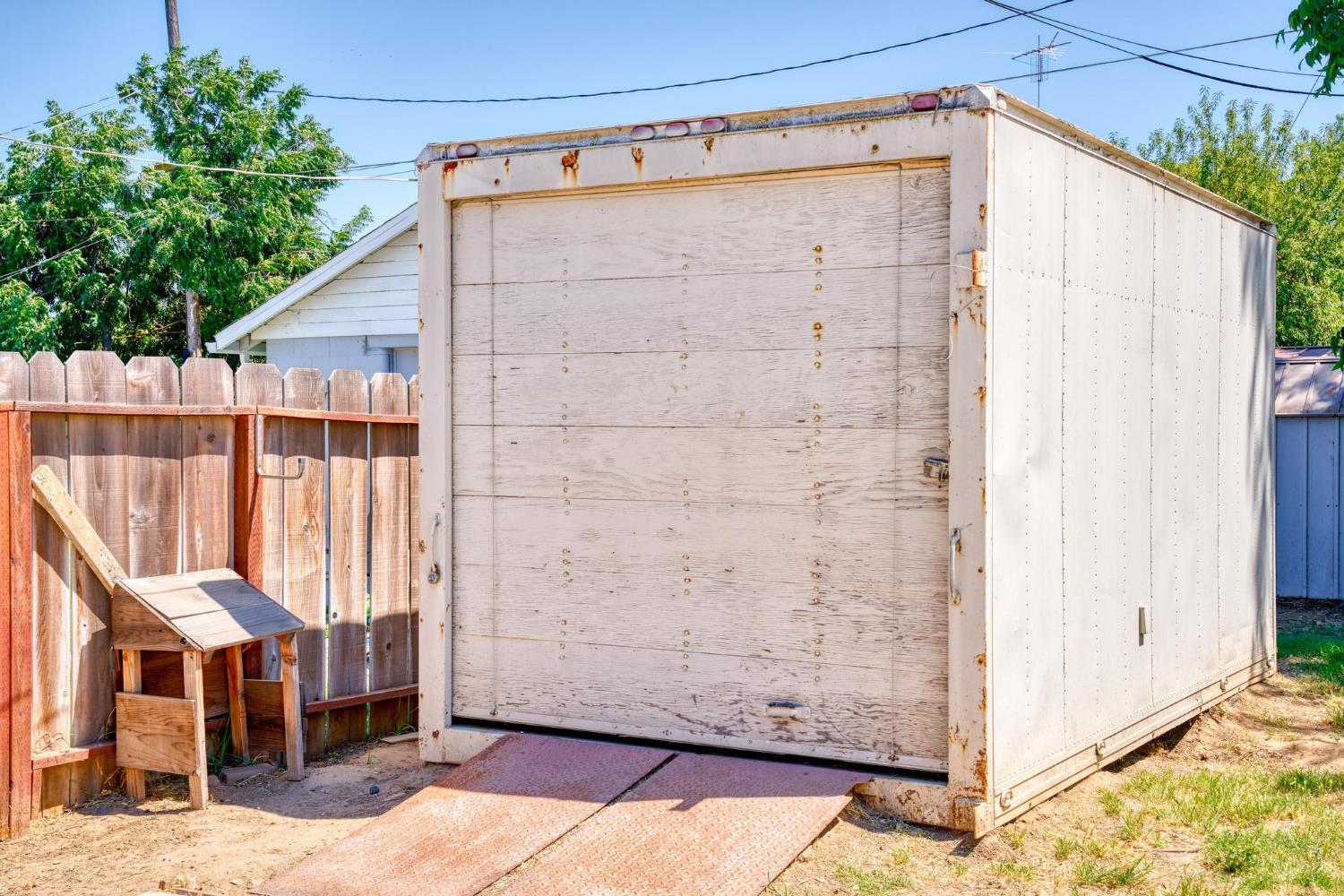 1636 Woodworth Ave, Modesto, CA 95351