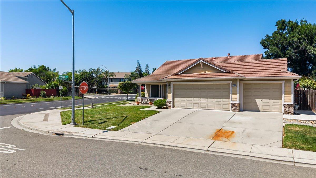 2901 Gambler Hill Ct, Riverbank, CA 95367