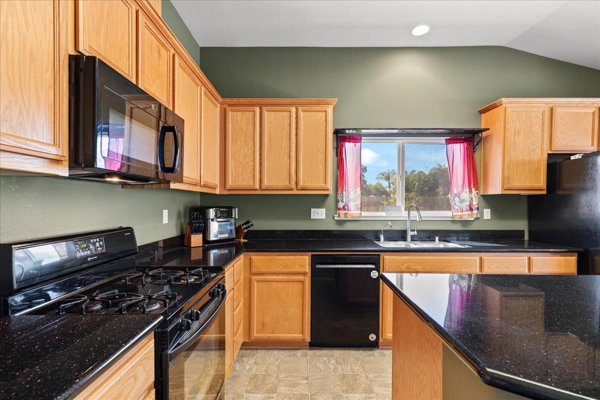 2901 Gambler Hill Ct, Riverbank, CA 95367