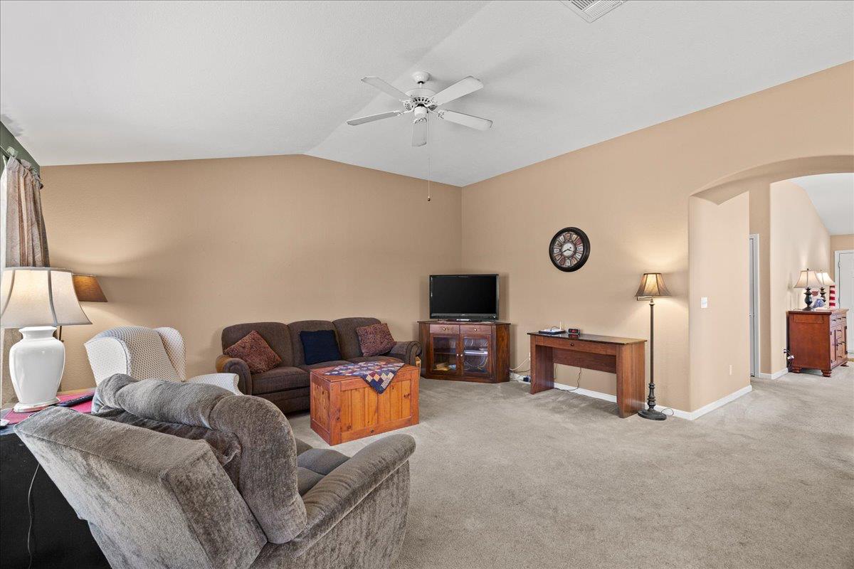 2901 Gambler Hill Ct, Riverbank, CA 95367