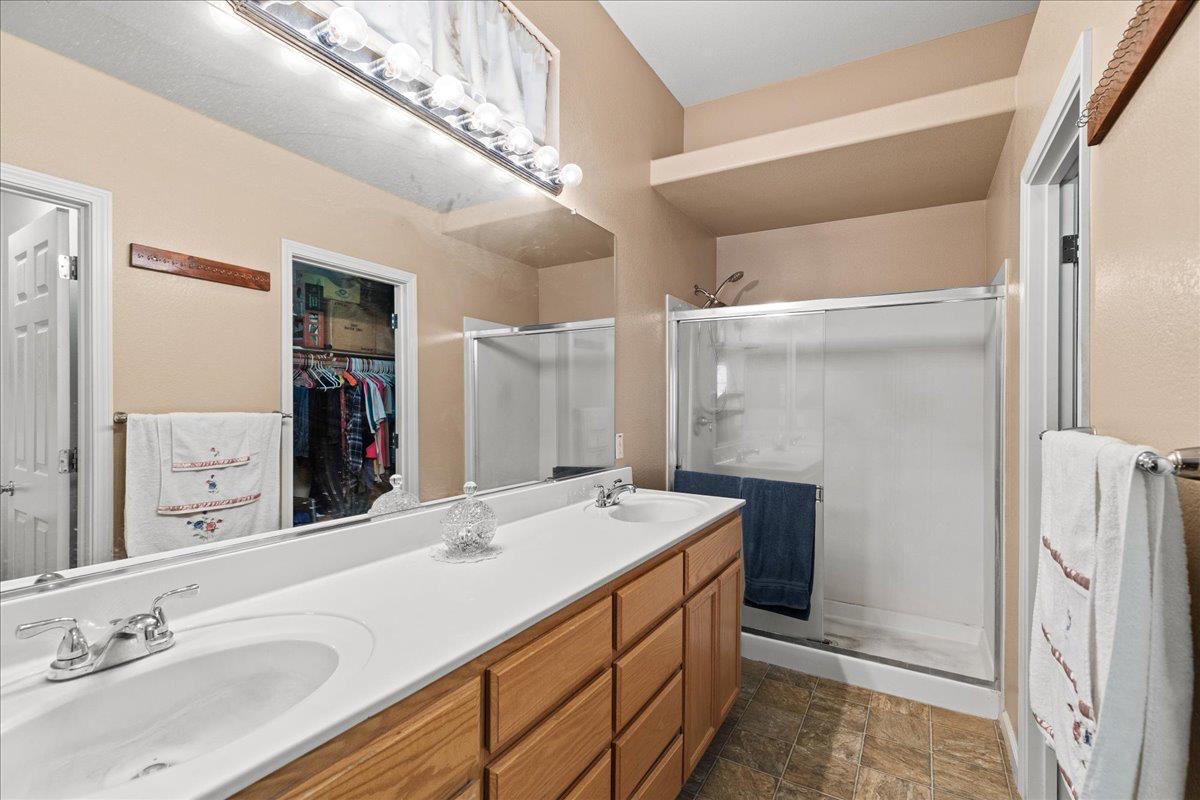 2901 Gambler Hill Ct, Riverbank, CA 95367