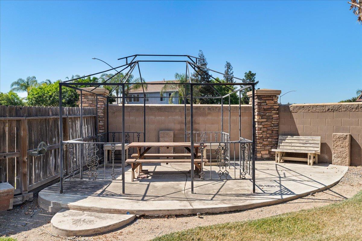 2901 Gambler Hill Ct, Riverbank, CA 95367