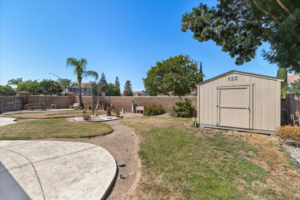 2901 Gambler Hill Ct, Riverbank, CA 95367