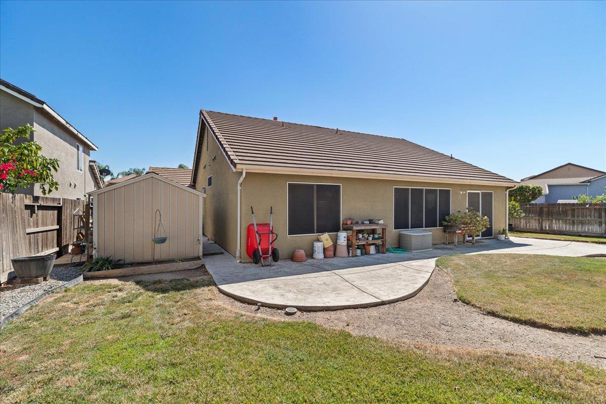 2901 Gambler Hill Ct, Riverbank, CA 95367