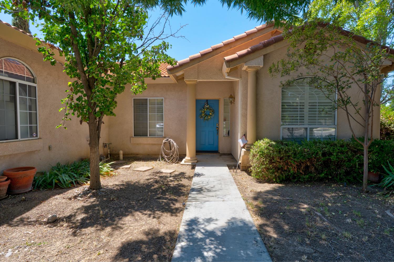 385 N 1st St, Los Banos, CA 93635