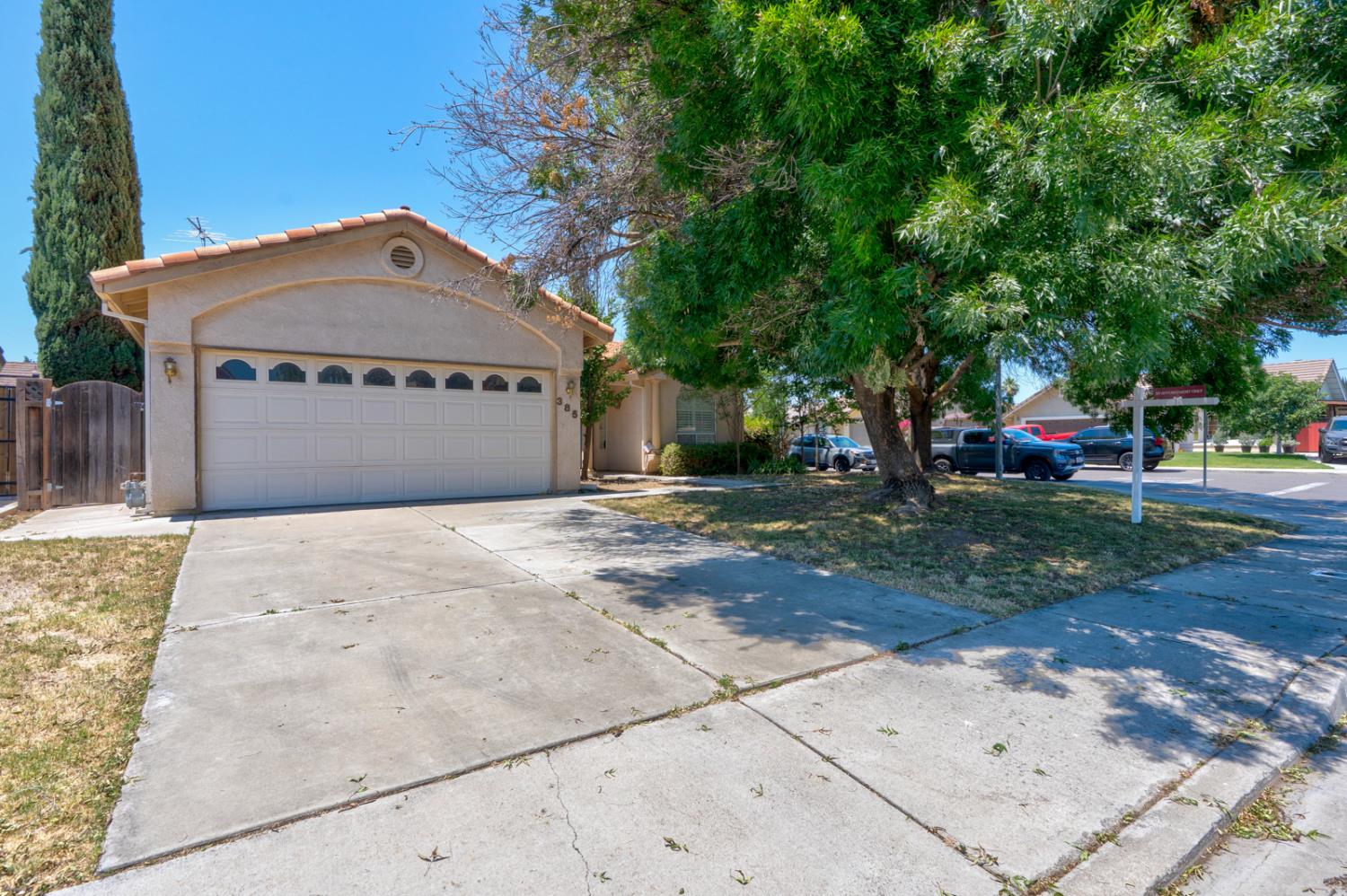 385 N 1st St, Los Banos, CA 93635