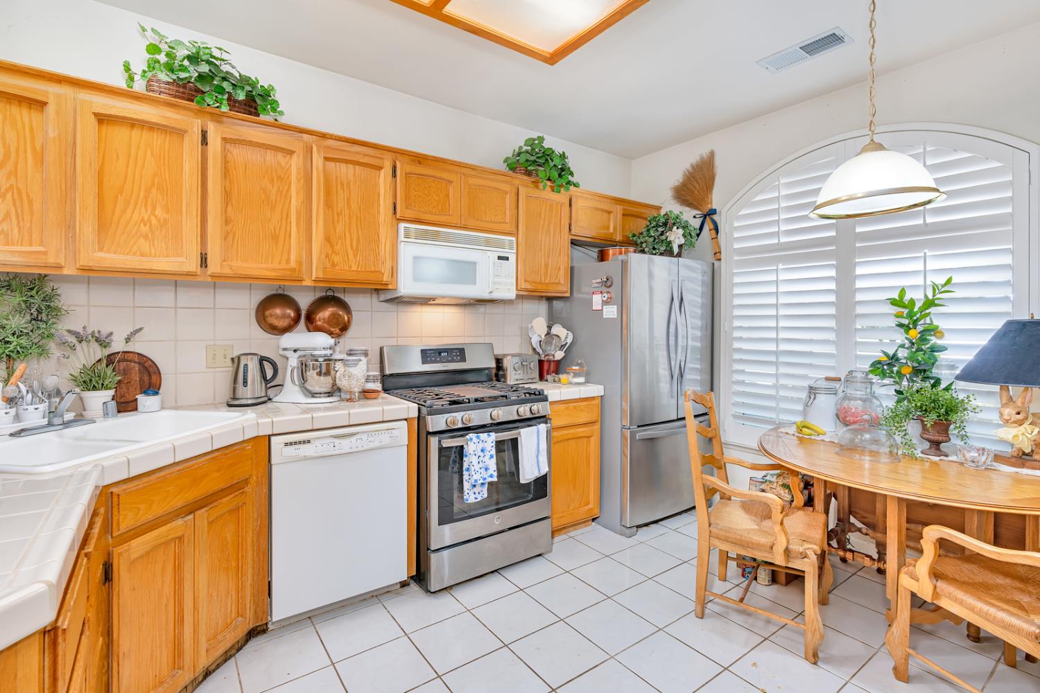 385 N 1st St, Los Banos, CA 93635
