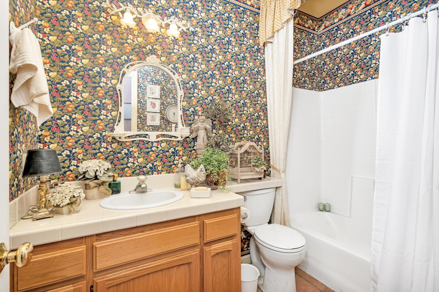 385 N 1st St, Los Banos, CA 93635