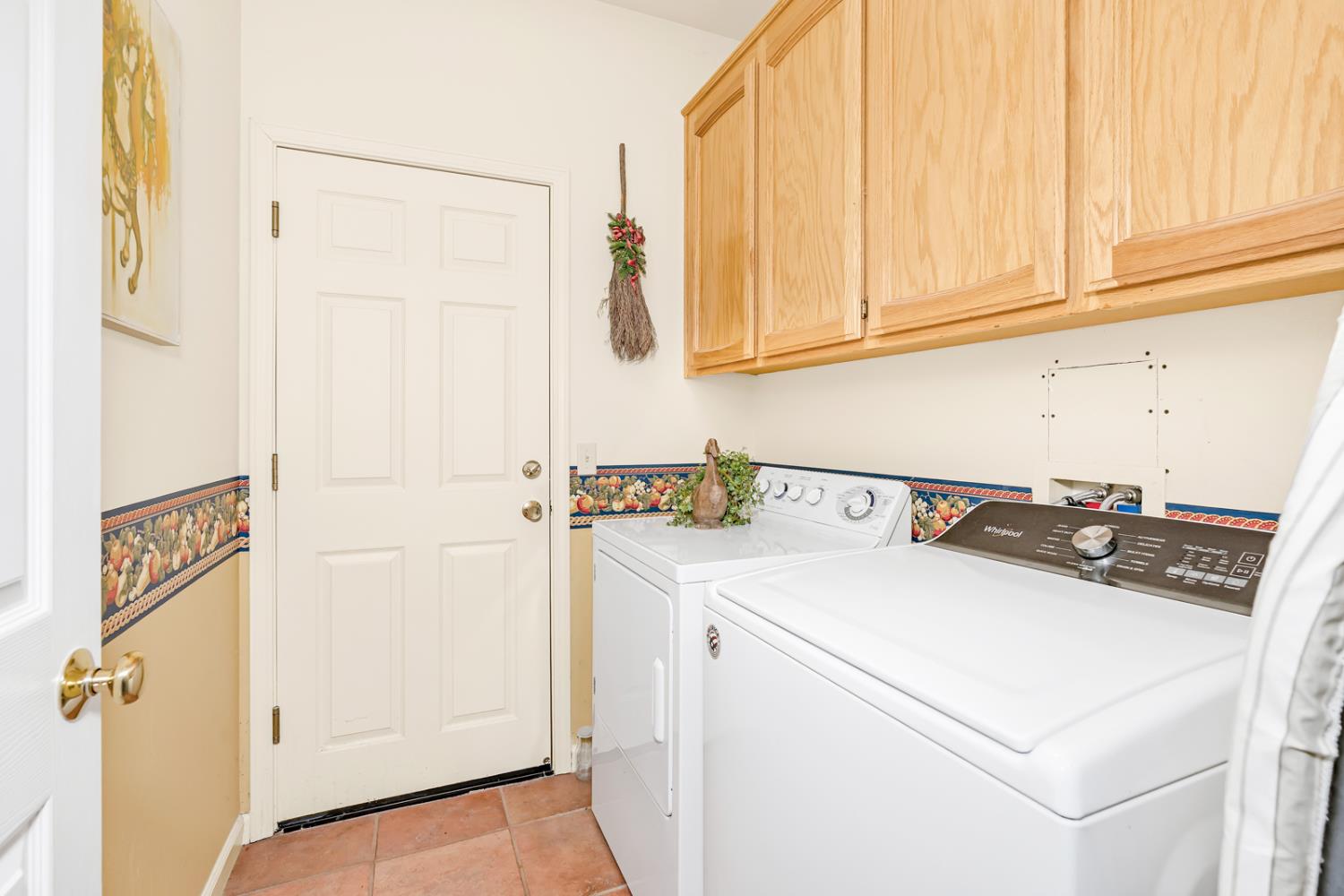 385 N 1st St, Los Banos, CA 93635