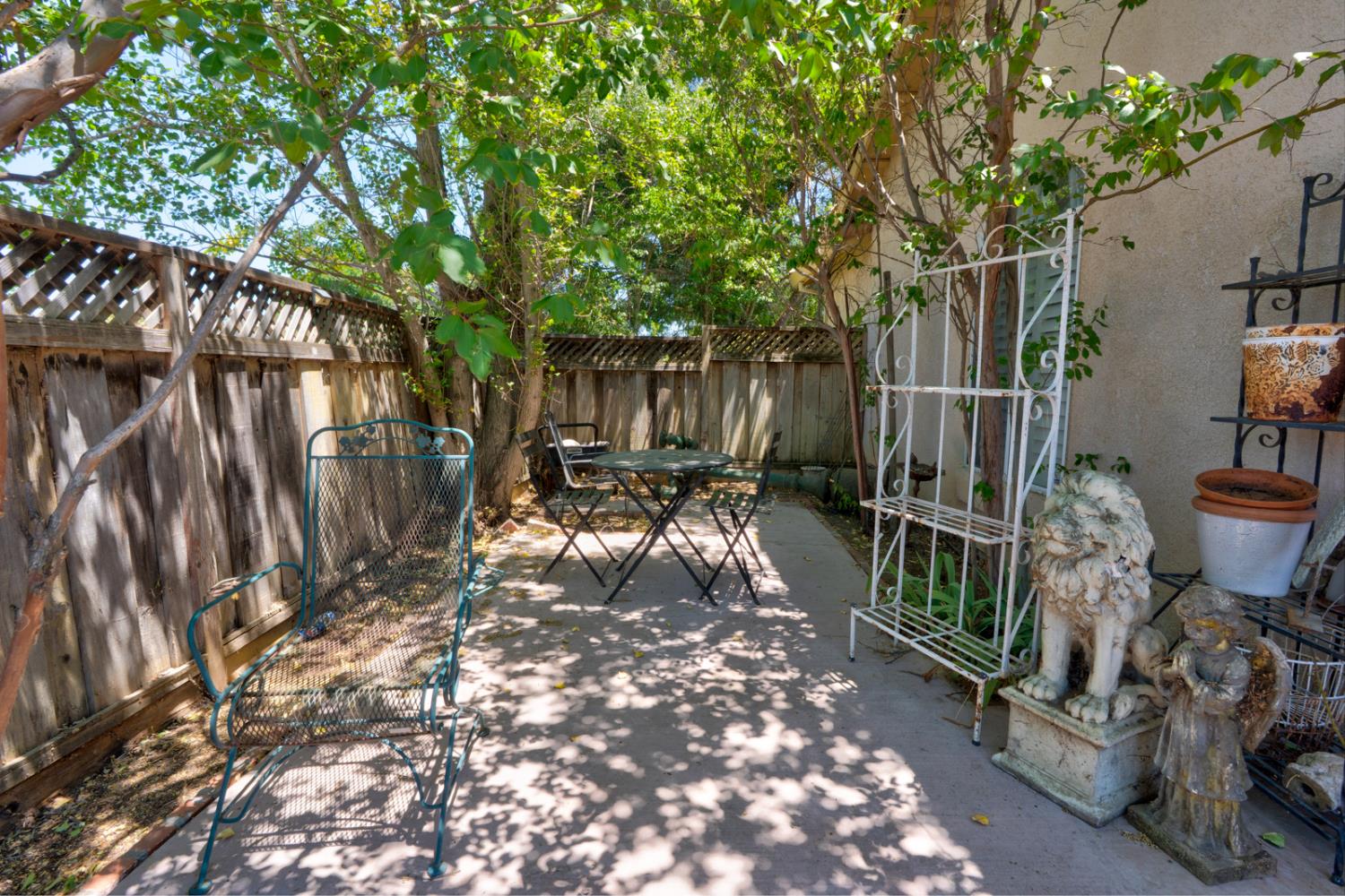 385 N 1st St, Los Banos, CA 93635