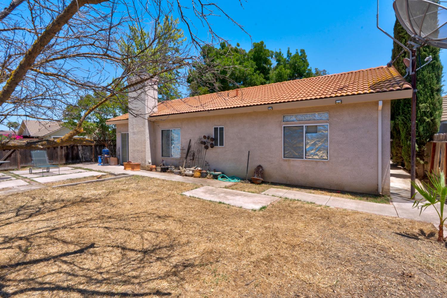 385 N 1st St, Los Banos, CA 93635