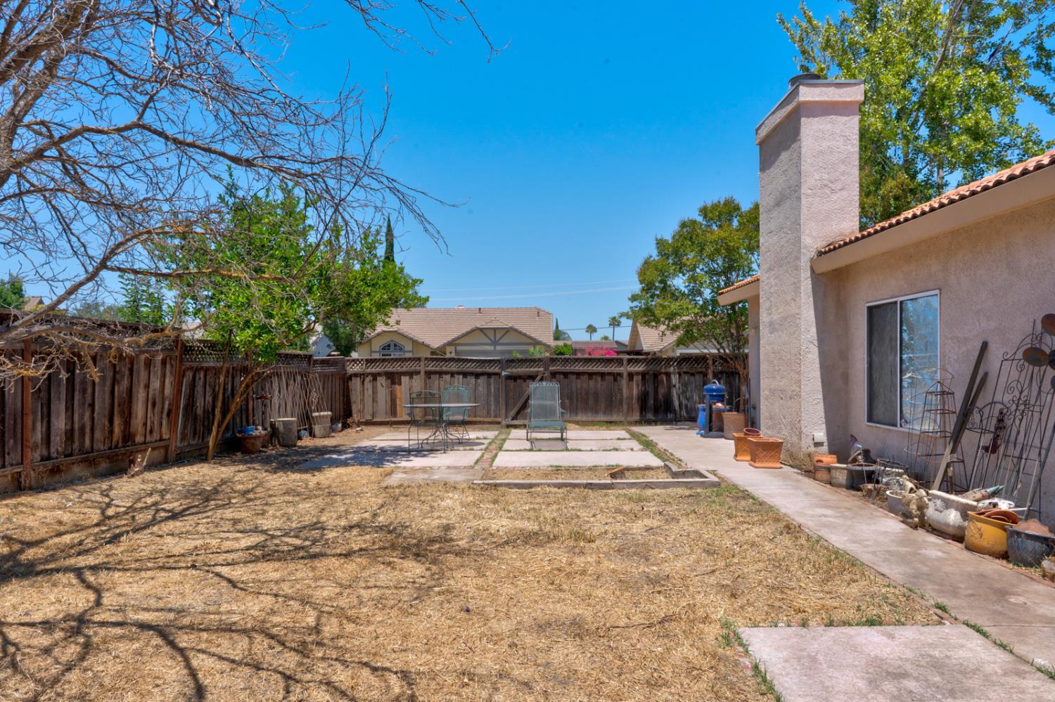 385 N 1st St, Los Banos, CA 93635