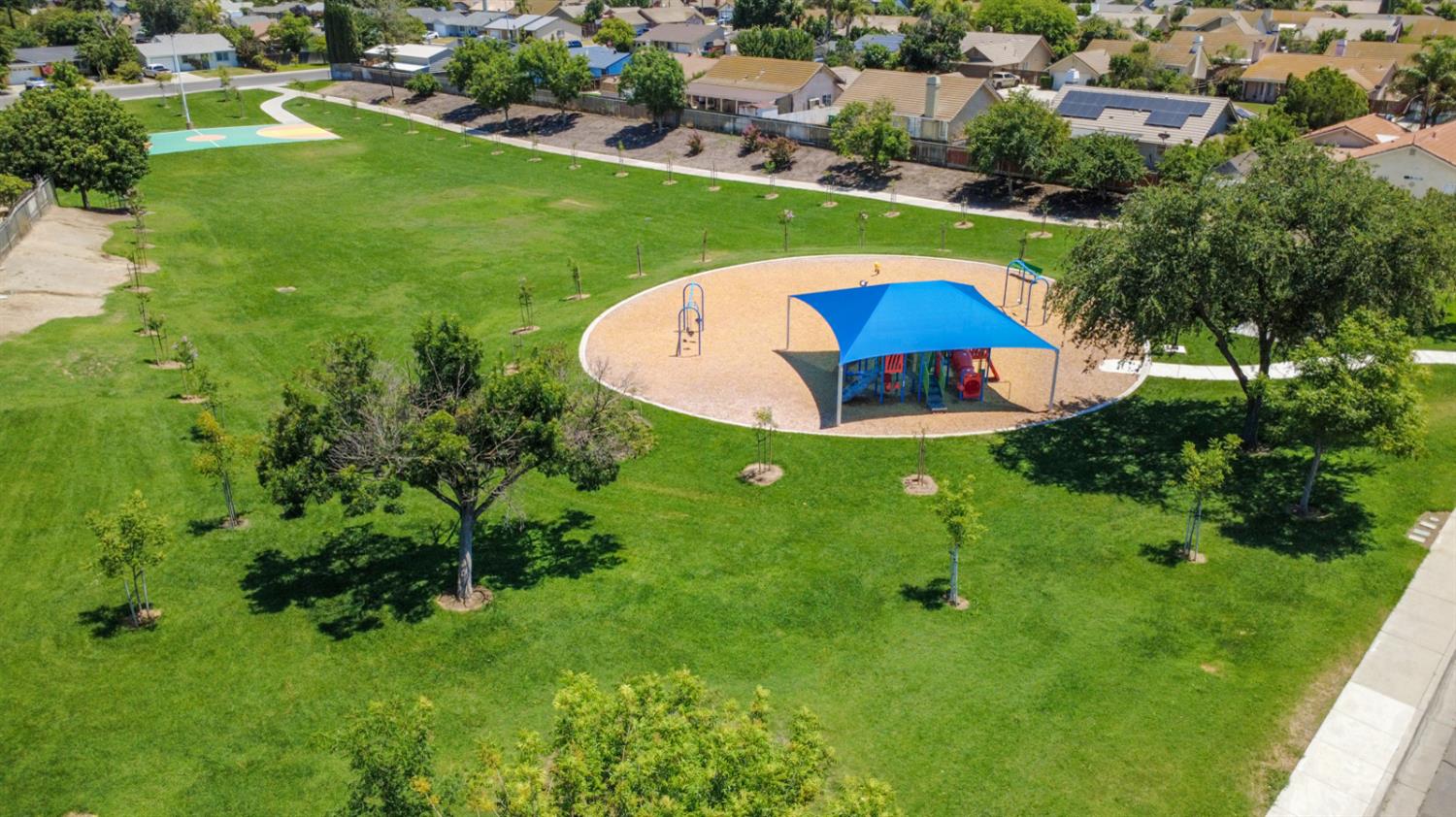 385 N 1st St, Los Banos, CA 93635