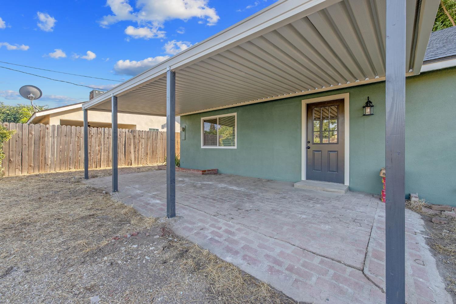 988 Laurel Ave, Lindsay, CA 93247