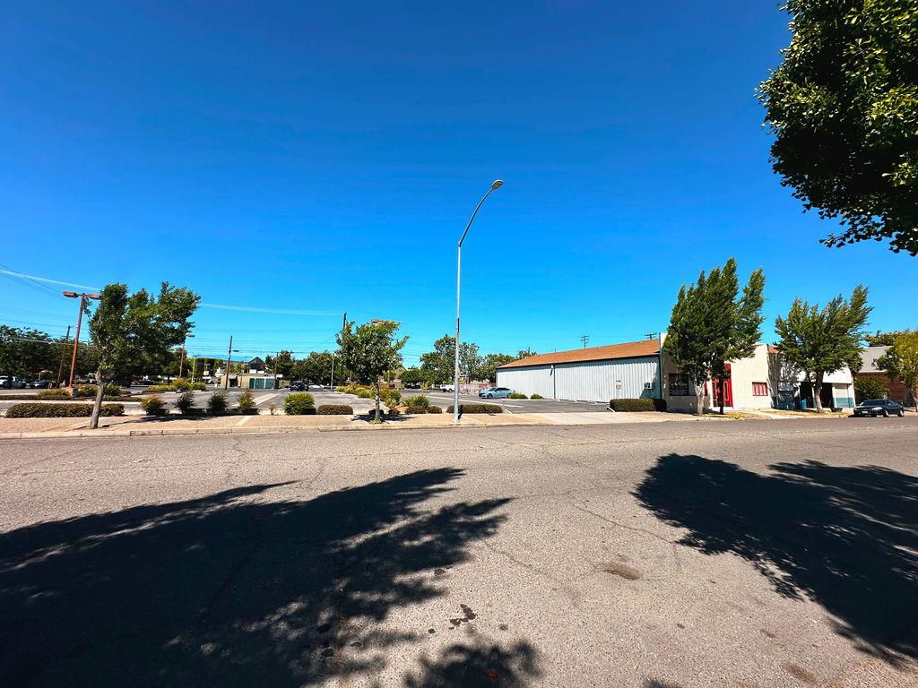 1316 10th St, Modesto, CA 95354