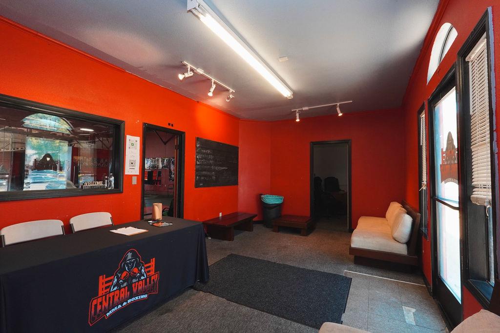 1316 10th St, Modesto, CA 95354