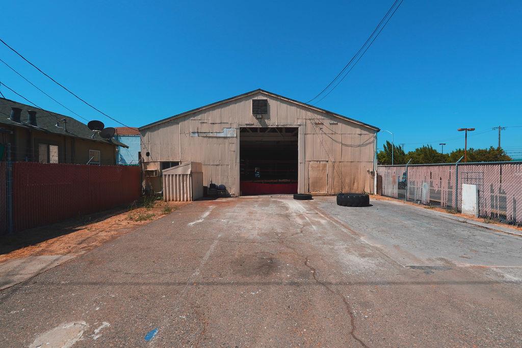 1316 10th St, Modesto, CA 95354