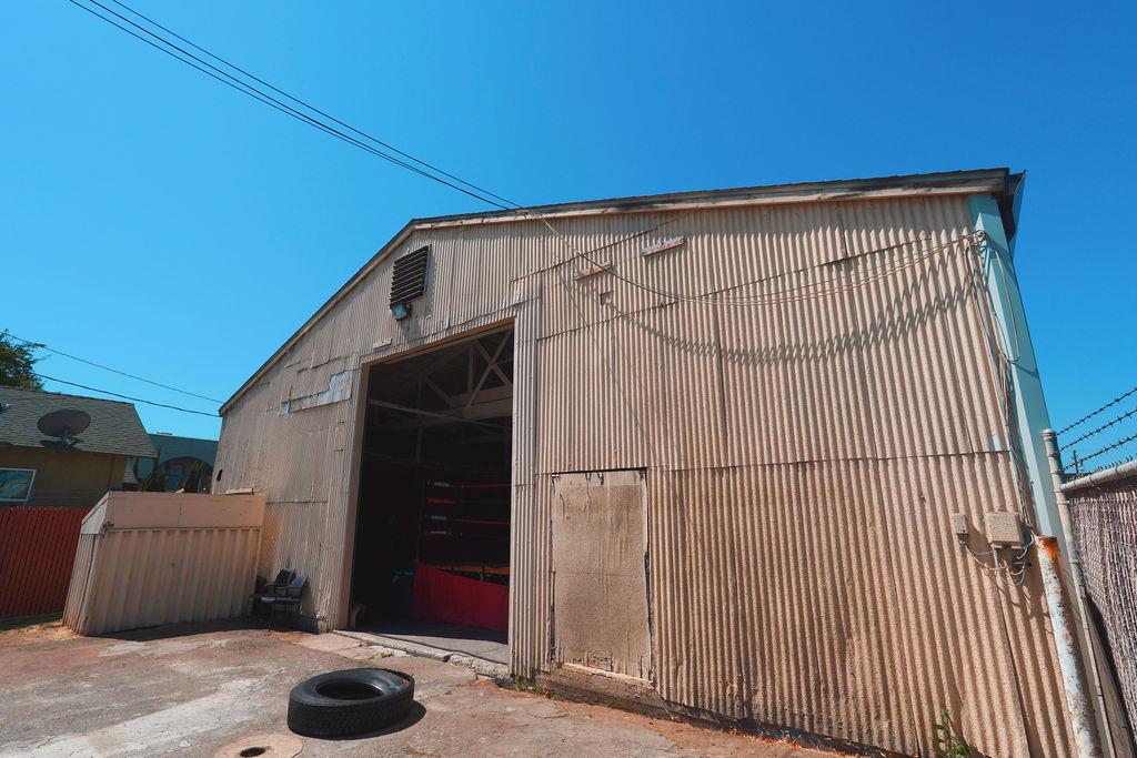 1316 10th St, Modesto, CA 95354