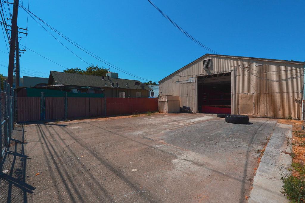 1316 10th St, Modesto, CA 95354