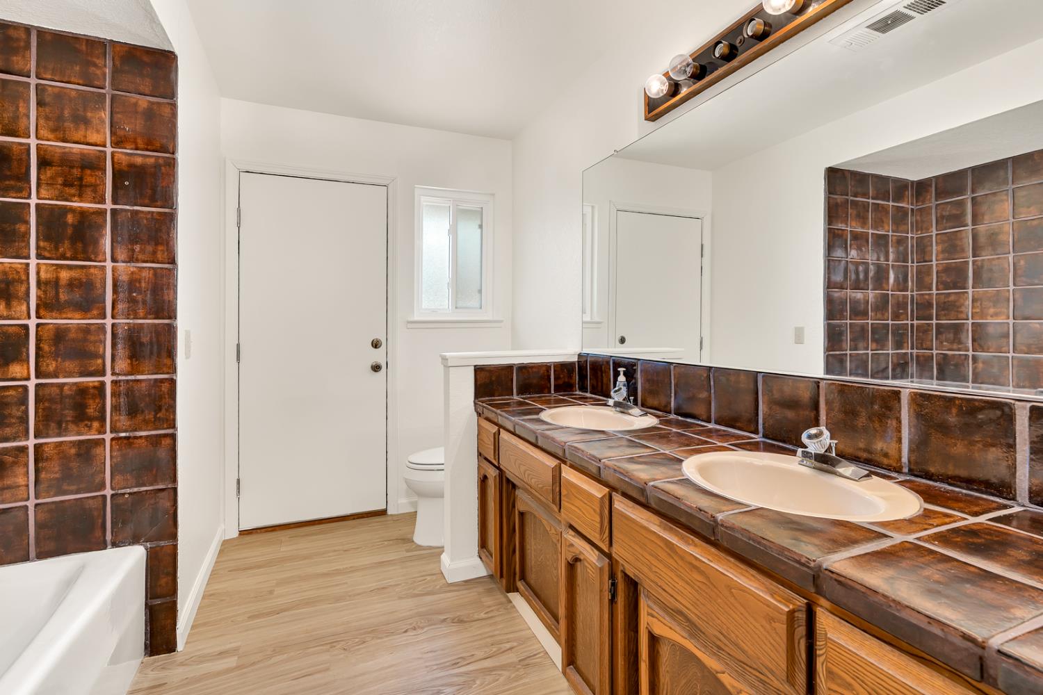 850 Golden Gate Ave, Dos Palos, CA 93620