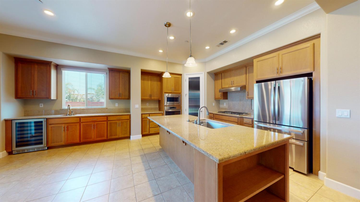 1021 S Nutmeg Landing Ct, Manteca, CA 95336