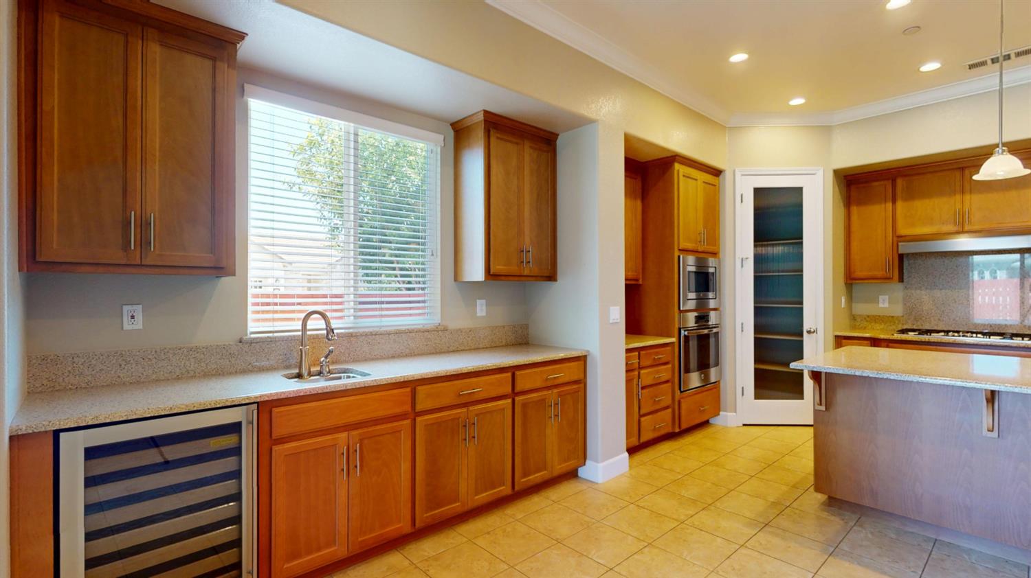 1021 S Nutmeg Landing Ct, Manteca, CA 95336