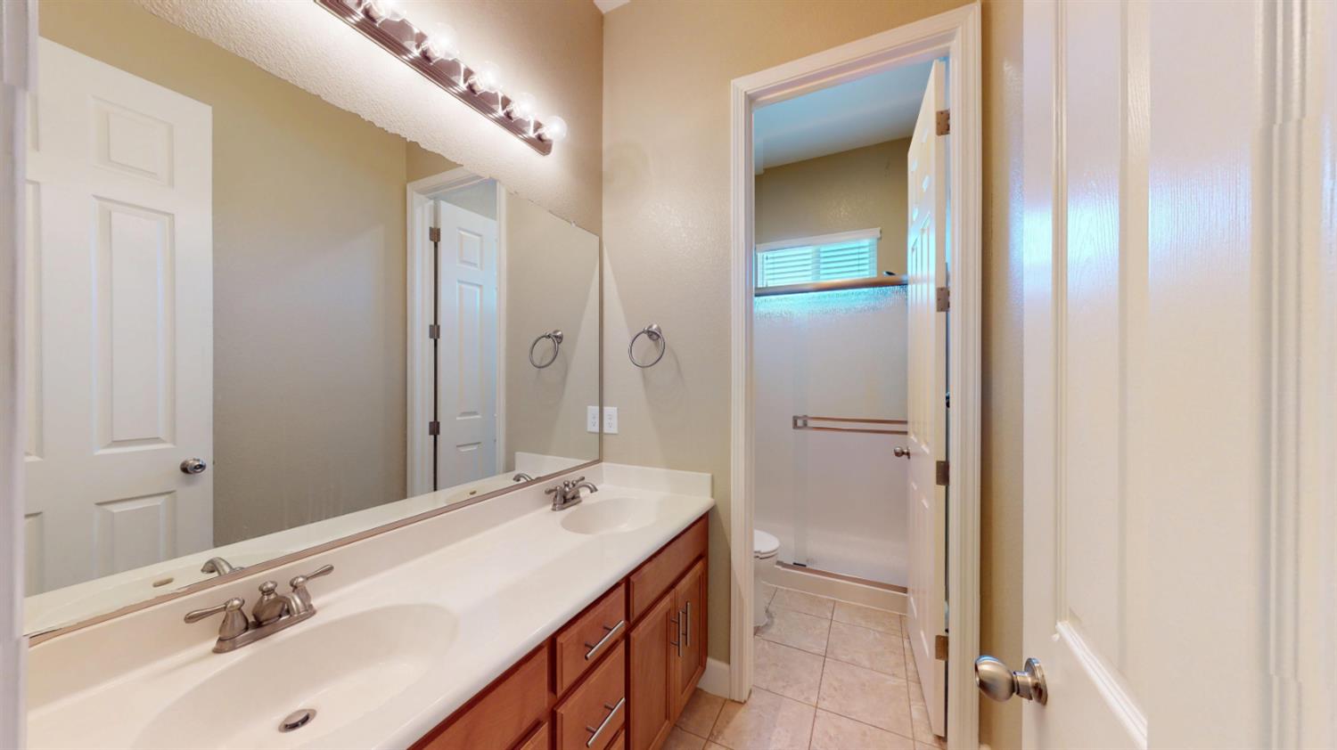 1021 S Nutmeg Landing Ct, Manteca, CA 95336
