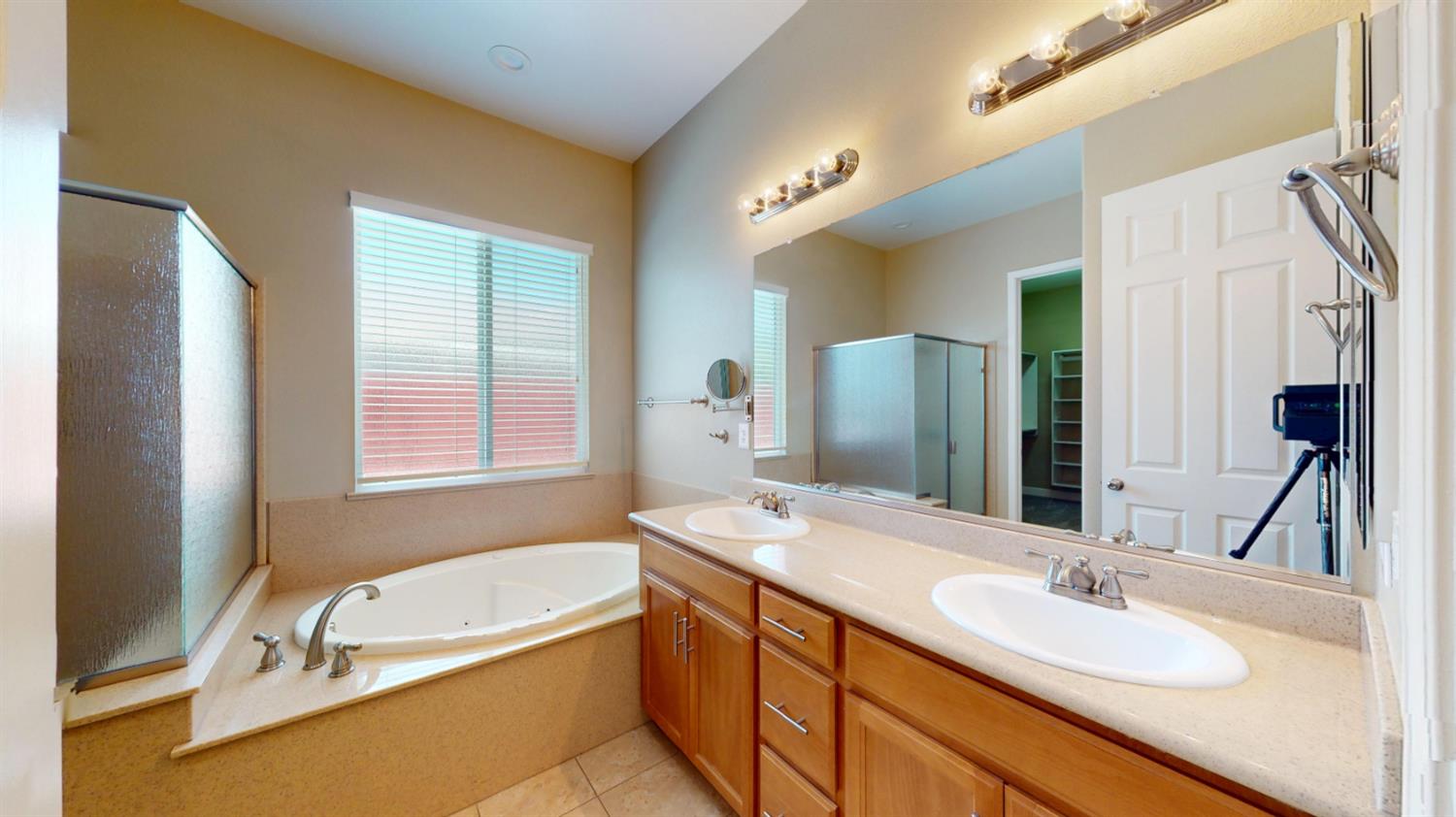1021 S Nutmeg Landing Ct, Manteca, CA 95336