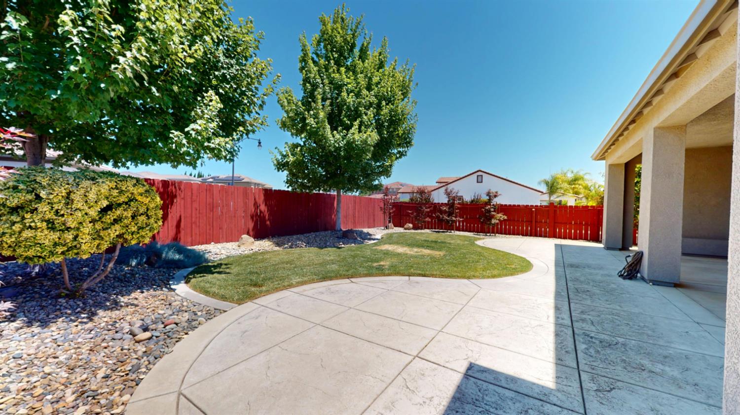 1021 S Nutmeg Landing Ct, Manteca, CA 95336
