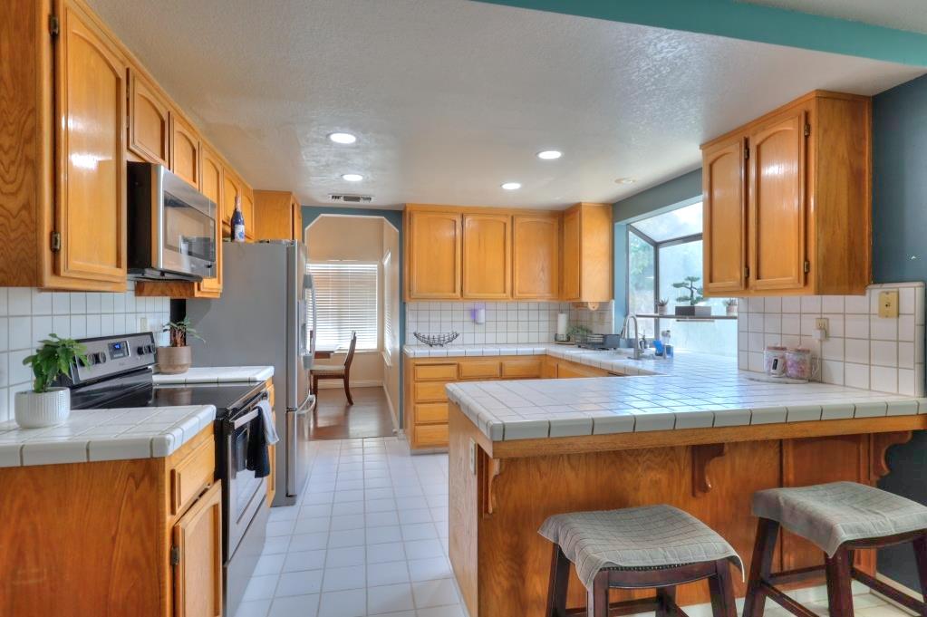 2605 River Creek Dr, Modesto, CA 95351