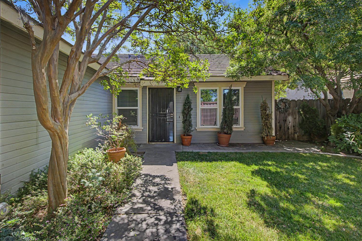 204 Gelf Ln, Modesto, CA 95357
