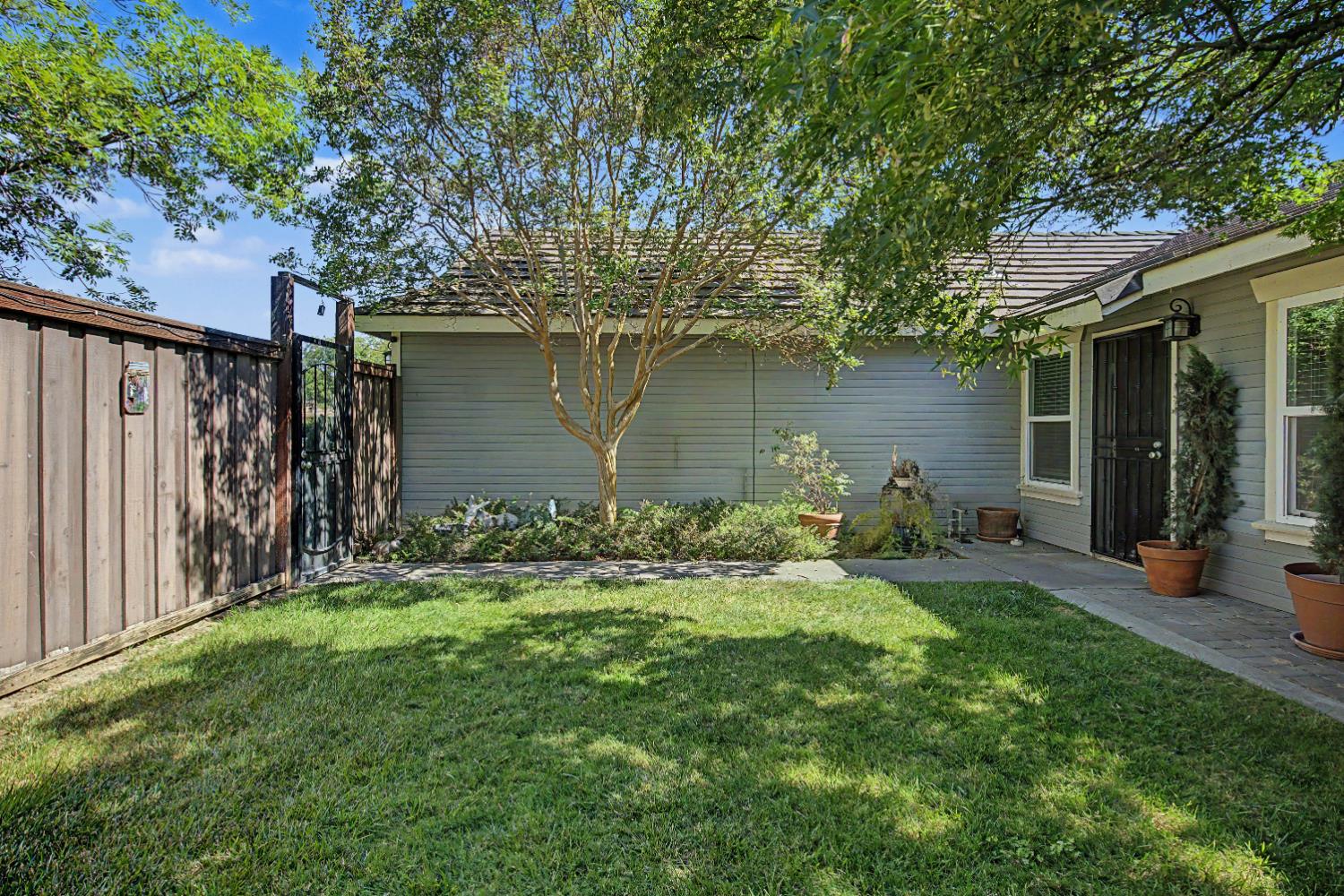 204 Gelf Ln, Modesto, CA 95357