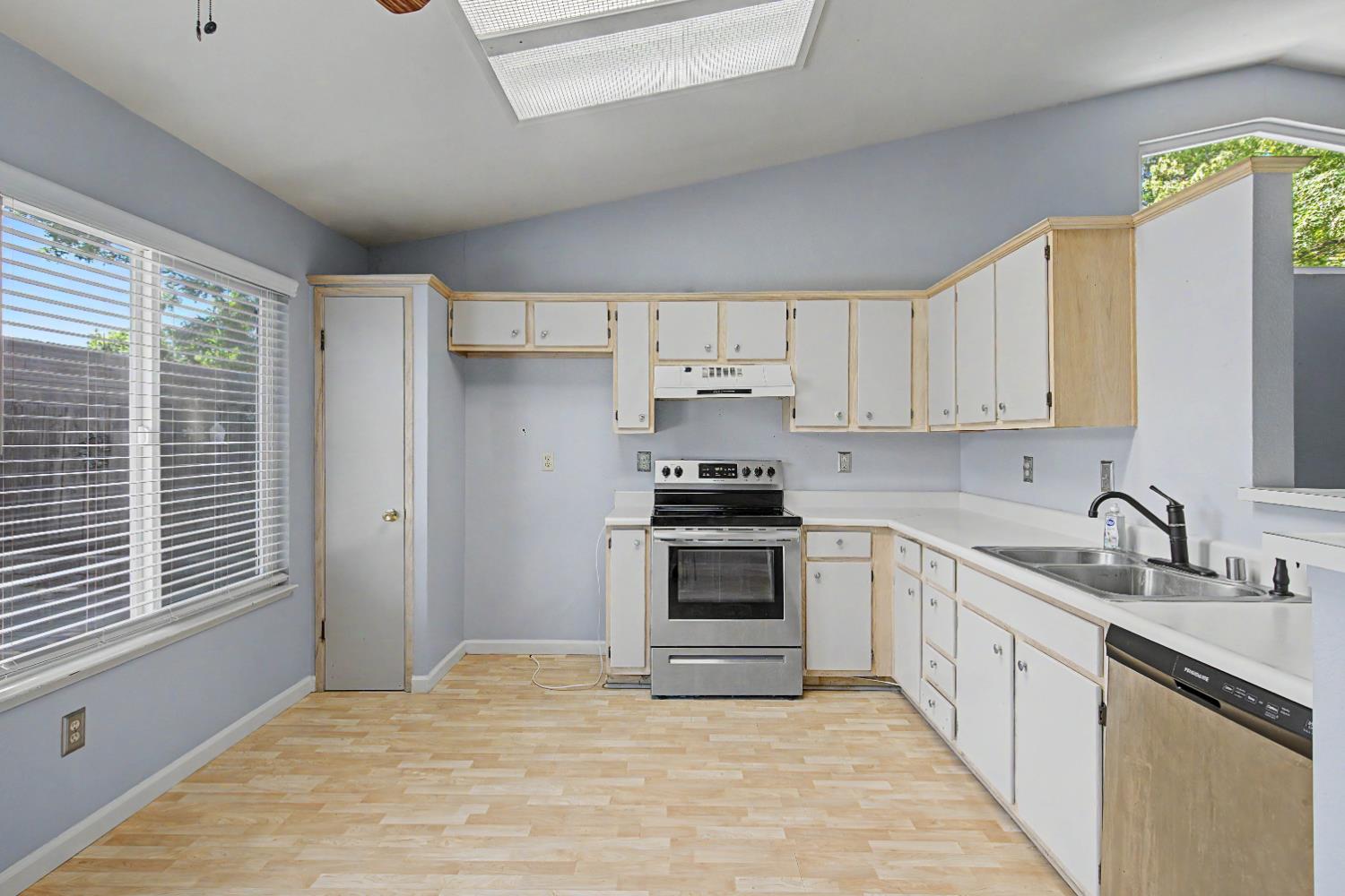 204 Gelf Ln, Modesto, CA 95357