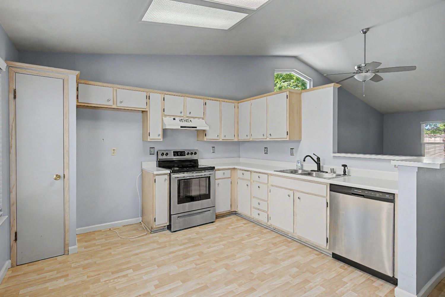 204 Gelf Ln, Modesto, CA 95357