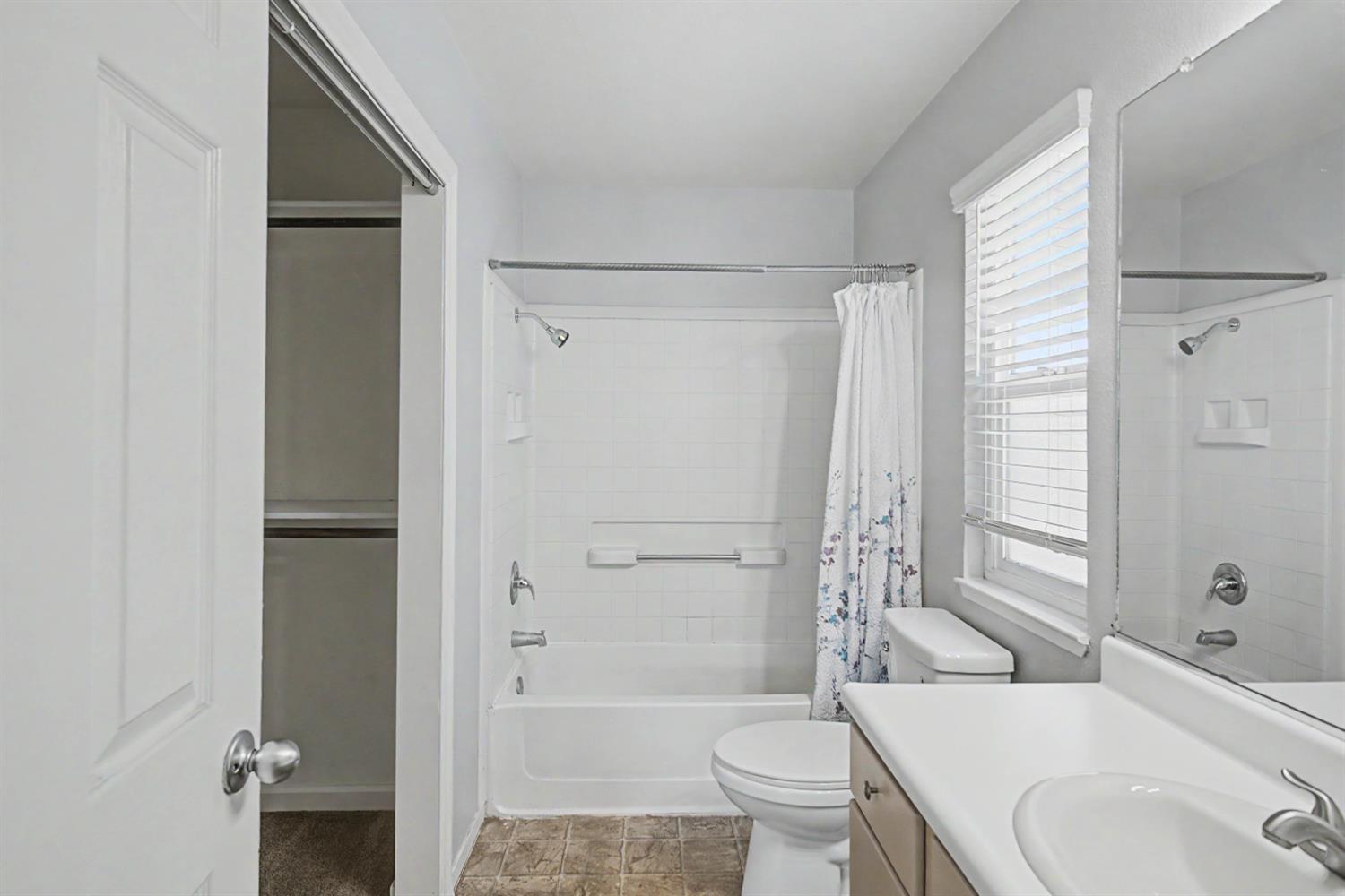 204 Gelf Ln, Modesto, CA 95357