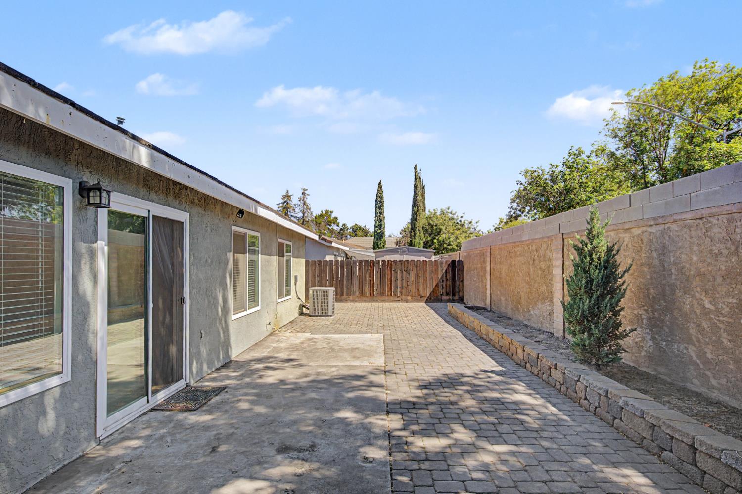 204 Gelf Ln, Modesto, CA 95357