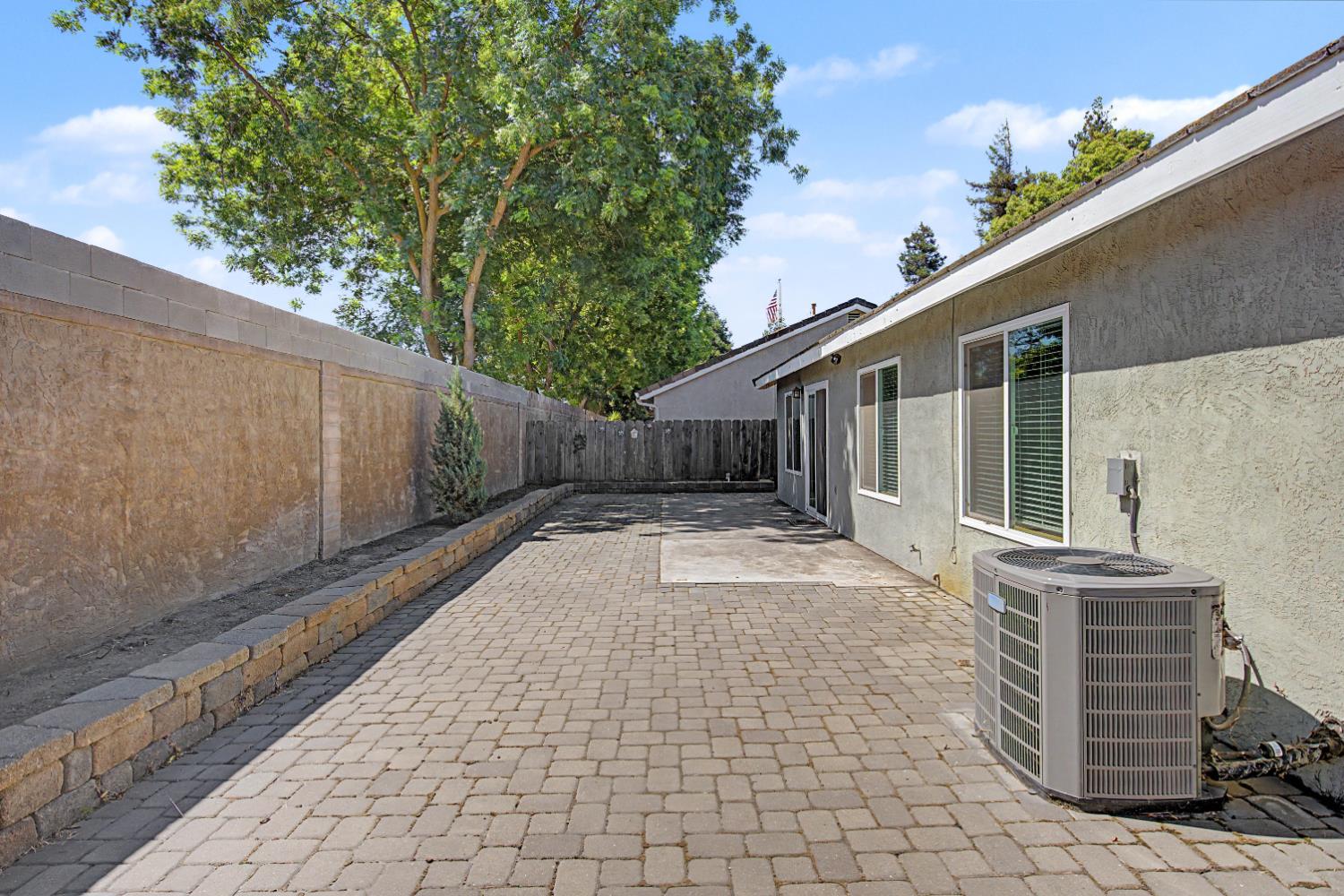 204 Gelf Ln, Modesto, CA 95357
